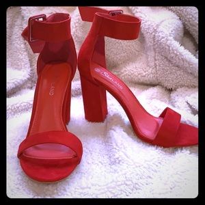 Size 8.5 red heels